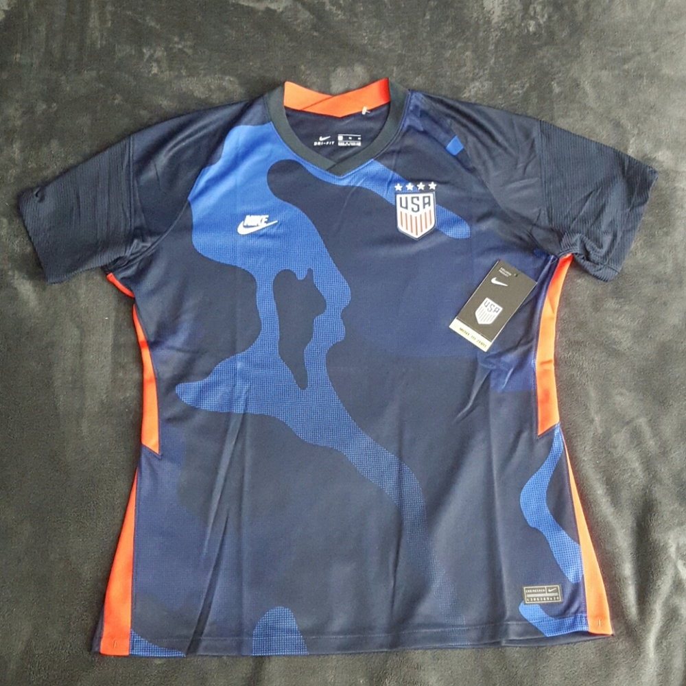NWT NIKE WOMENS US SOCCER JERSEY